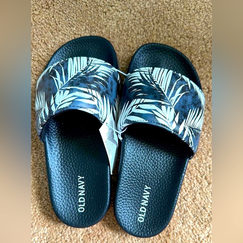 Old navy slides / flip flops for kids